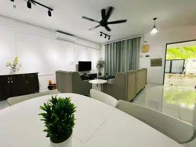 a room with a table and chairs and a ceiling fan at Homestay Sungai Petani 4 Bedroom in PRIMA Bandar Puteri Jaya by D'Aleena Homes in Sungai Petani