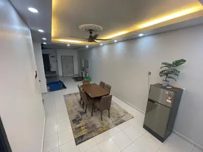 a dining room with a table and a ceiling fan at MieMar Homestay Gopeng in Gopeng