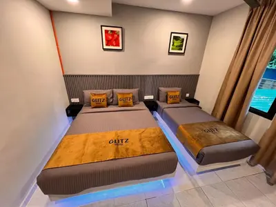 a bedroom with two beds in a room at Glitz Hotel in Brinchang