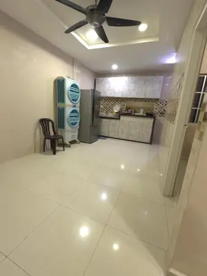 a living room with a ceiling fan and a kitchen at MM HomeStay 82 in Kamunting