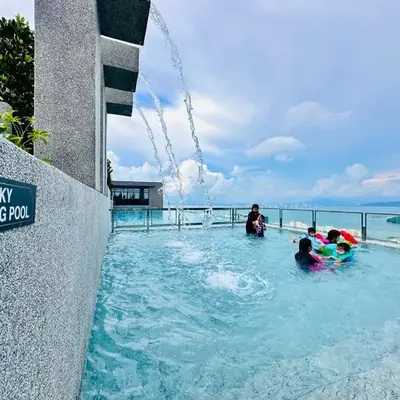 New LuxurySuite Rooftop Pool Stunning View airport 9pax