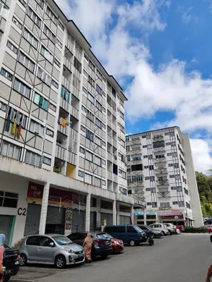a large apartment building with cars parked in a parking lot at ZE I Cameron Jaya, Tanah Rata in Tanah Rata