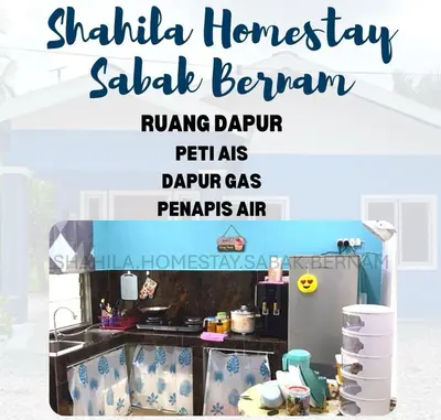a pretend kitchen for a shahida harrietashaashaasha saadi kitchen at Shahila Homestay Sabak Bernam Islamic-friendly