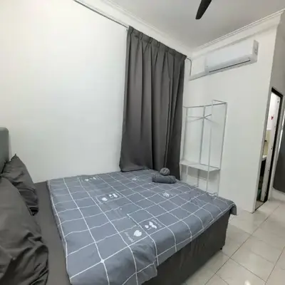 Queen Bed Budget Room