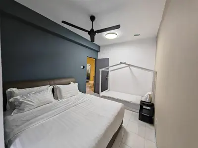 a bedroom with a bed and a ceiling fan at W902WarmStay at EmeraldAvenueBrinchang in Brinchang