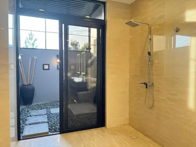 a bathroom with a shower with a glass door at Jef Hill Villa Ipoh in Kampong Batu Lapan