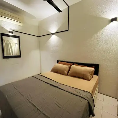a bedroom with a bed in a room at Batu Ferringhi Sri Sayang in Batu Ferringhi