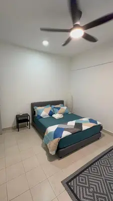 a bedroom with a bed with a ceiling fan at Zuls Apartment Homestay Cameron Highlands in Tanah Rata