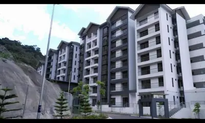 a large white apartment building next to a mountain at CAMERON HIGHLAND BRINCHANG KEA FARM Homestay By Dcozy 6-7pax in Brinchang