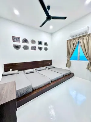 a bedroom with a bed and a ceiling fan at \u9003\u79bb\u57ce\u5e02 mumu home in Gopeng