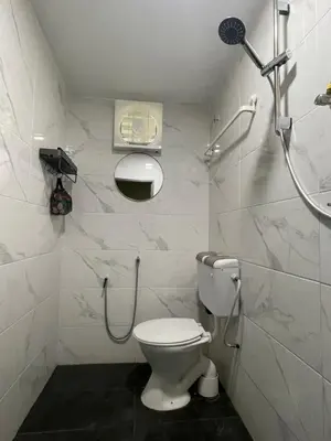 a bathroom with a toilet and a shower at Kerlingfornia Kiddo Kingdom in Kerling