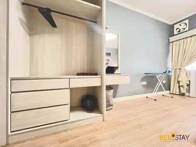 a dressing room with a mirror and a dressing table at Kelip2 Hill View Cameron 5 min to Kea Farm in Brinchang