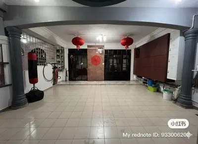 a hallway with a large room with red balls on the wall at Mimi26 Homestay Mimi26 \u57ce\u4e61\u6c11\u5bbf in Butterworth