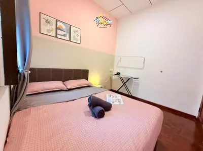 a bedroom with a bed with a hat on it at CozyKota8Pax 4MinsToJonker in Gua Sai