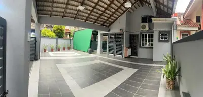 an empty hallway of a building with a green wall at Teratak Minda Cerdas in Kulim