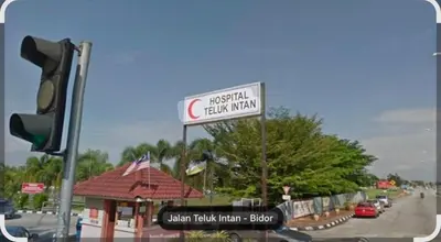 a sign for a french mall on the side of a street at Teluk Intan Bajet Homestay Landed 3Bedrooms in Teluk Intan