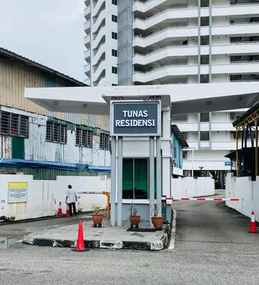 a building with a sign that reads twins restaurant at Spice Tunas 3B2B House in Bayan Lepas