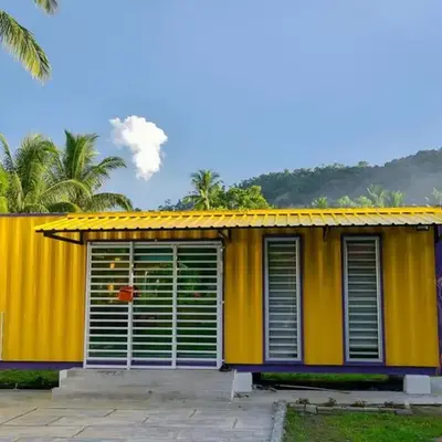 Yellow Cube at Lumut Cube Homestay Kontena