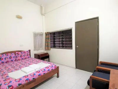 a bedroom with a bed and a window at Star Lodge in George Town