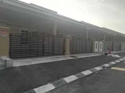 a building with a gate on the side of it at Nur Zahra Sungkai Homestay in Sungkai