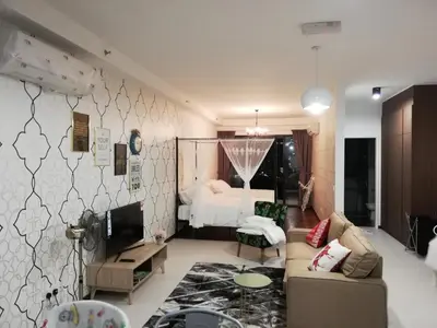 a living room with a couch and a bed at Seaview Landmark Studio Homestay at Gurney \u65e0\u654c\u6d77\u666f\u5957\u623f in Tanjong Tokong