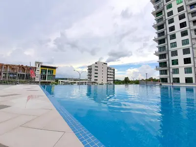 a large swimming pool in the middle of two buildings at Ipoh Meru Casa Kayangan by BeeStay in Ipoh