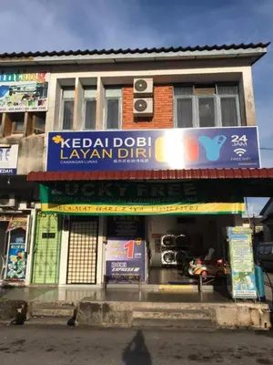 a building with a sign that readscial dog laan dhl at LUNAS DIY HOMESTAY in Lunas