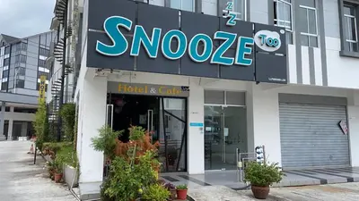 a snootride sign on the side of a building at Snooze TOO in Brinchang