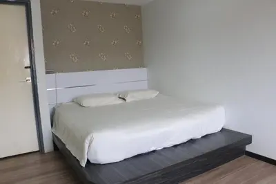 a bedroom with a white bed in a room at Hotel Lam Seng in Pantai Remis