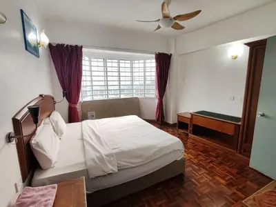 a bedroom with a bed and a ceiling fan at Amy Home Moonlight Apartment, Cameron Highlands in Brinchang
