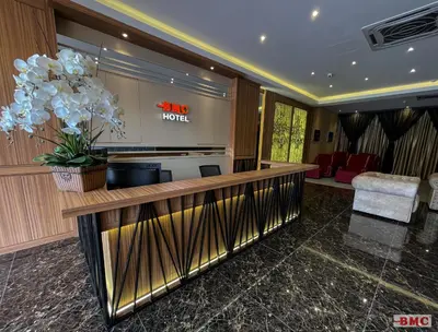 a hotel lobby with a reception desk and a lobby at BMC Hotel in Ipoh