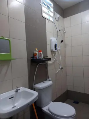 a bathroom with a toilet and a sink at Homestay Zaki D'Gerik in Gerik