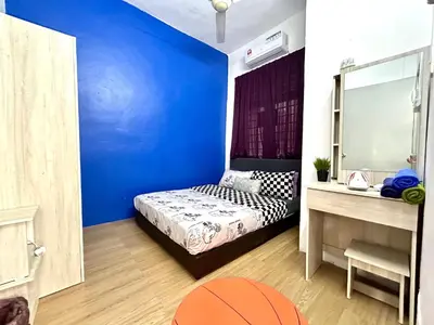 a bedroom with a blue wall and a bed in it at Entire Residential House Alma Bukit Mertajam Spacious 4 bedroom in Bukit Mertajam