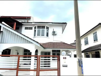 a white house with a wooden fence in front of it at Entire Residential House Alma Bukit Mertajam Spacious 4 bedroom in Bukit Mertajam