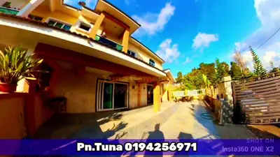 a villa with a view of a house at Tuna Cameron Homstay in Brinchang