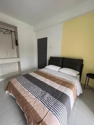a bedroom with a large bed in a room at Cameron Emerald Avenue Daphne @ Brinchang in Brinchang