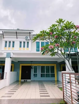 a house with a tree in front of it at Spacious cozy Lakeville homestay 4 bedrooms all with AirCond in Seri Iskandar