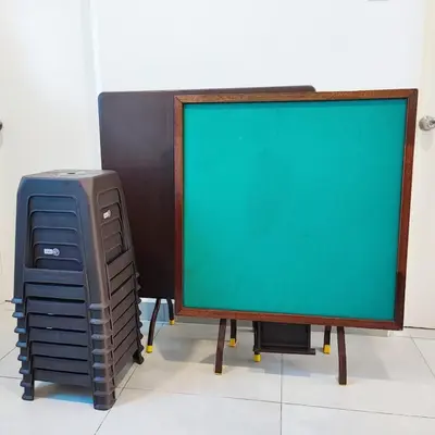a green board next to a computer system at W25 atGoldenHills NightMarket WiFi 4R in Brinchang