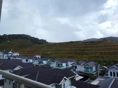 a group of houses in front of a vineyard at W39C WarmStay atGoldenHill NightMarket 2R WiFi CarPark in Brinchang