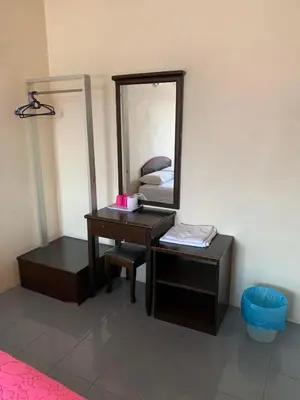a bathroom with a desk with a mirror and a bed at HOTEL MIRAMA \u7f8e\u9e97\u83ef\u9152\u5e97 in Sitiawan