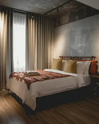 a bedroom with a large bed with a large window at Hotel Mokozoyo in George Town