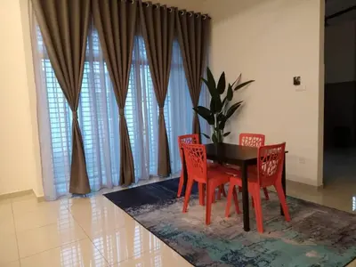 a dining room with a table and four chairs at HOMESTAY IMPIAN, BATU GAJAH PERAK in Kampong Paya Rengas