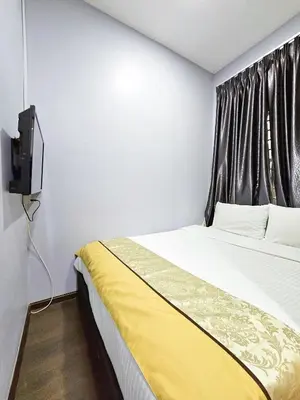 a bedroom with a bed and a tv in it at Pearl Rice Garden Japanese Style \u7c73\u6a02\u574a\u9802\u5c64\u65e5\u5f0f\u9ad8\u7ea7\u516c\u5bd3 in Sekincan