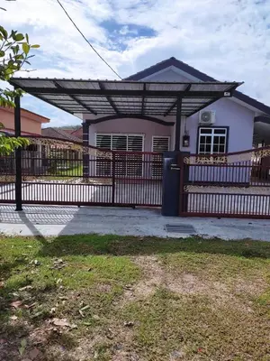 a house with a gate and a fence at Homestay Salak 756 at Sungai Siput Kuala Kangsar for Islamic Guest Only in Sungai Siput