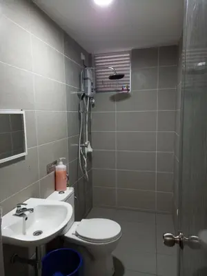a bathroom with a toilet and a sink at SAFIYYA HOMES MERU RAYA - WIFI/NETFLIX in Ipoh