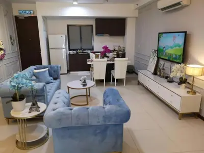 a living room with two blue chairs and a tv at \u7687\u5bb6\u6d77\u666fROYAL Luxury Seaview Room, 3 minute to Gurney in Tanjong Tokong