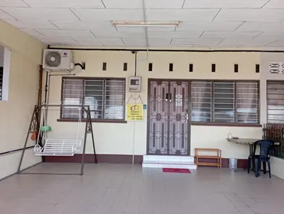 an empty room with a door in a building at HEAWOOD GUEST HOUSE Sungai Siput in Sungai Siput