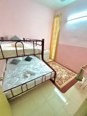 a bedroom with two bunk beds and a window at Homestay Desa Tikam batu in Sungai Petani