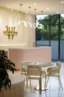 a dining room with a table and chairs at Wellesley Hotel in Simpang Ampat