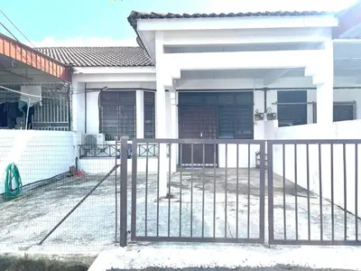 a house with a gate in front of it at Cozy16#4pax#wifi#NearAeonAlma#5kmtoiconcity in Bukit Mertajam